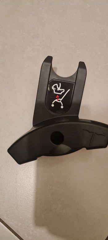 1 adaptateur côté gauche babyzen
