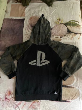 Pull avec capuche taille 9/10 ans