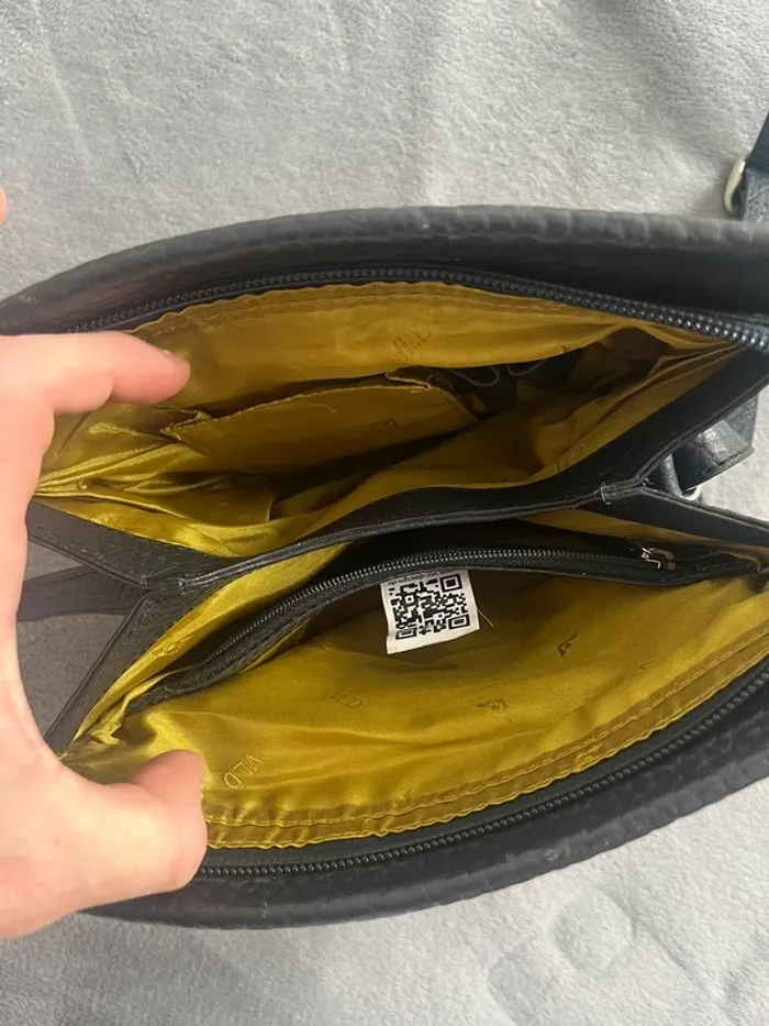 Sac à bandoulière noir cuir grainé – Compact chic & pratique - photo numéro 3