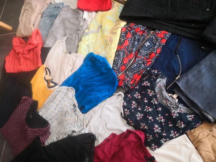 Gros Lot de vêtement femme 57 pièces - photo numéro 4