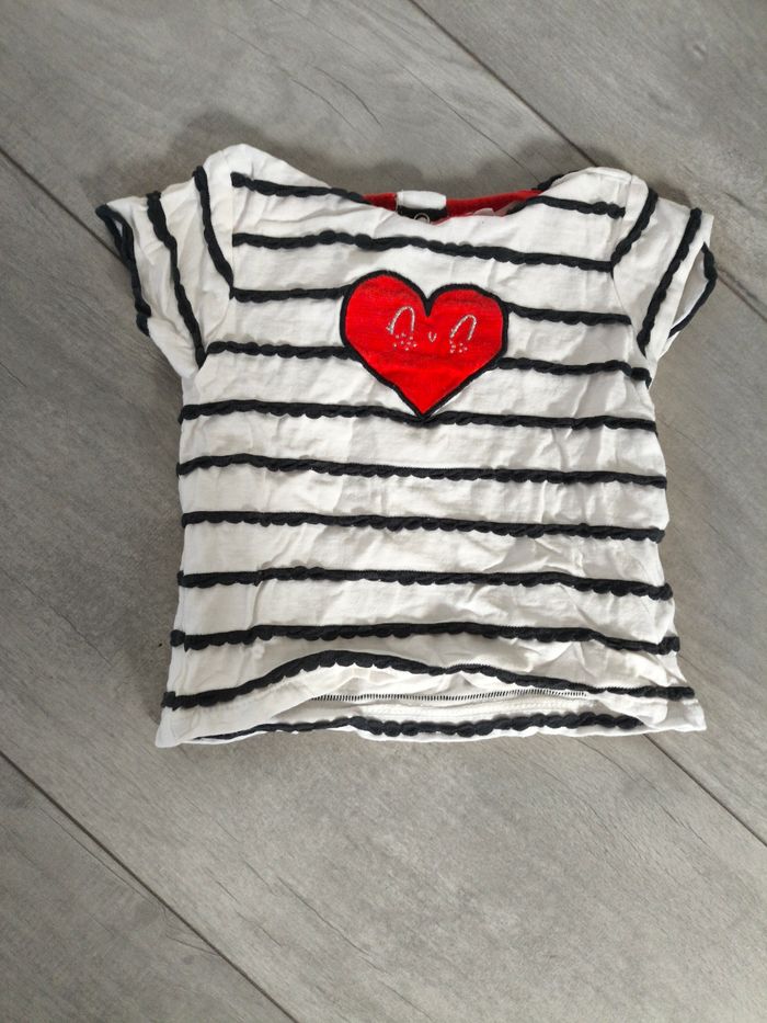 T-shirt rayé coeur rouge