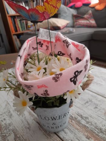 Bandeau pour cheveux rose avec des papillons