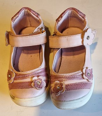 Petite chaussure rose pointure 23 marque kiadi