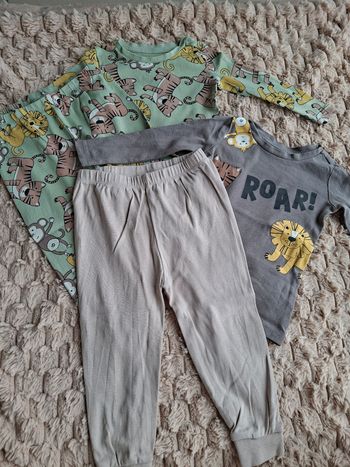 Pyjamas Taille 12-18 mois / 86 cm Neufs