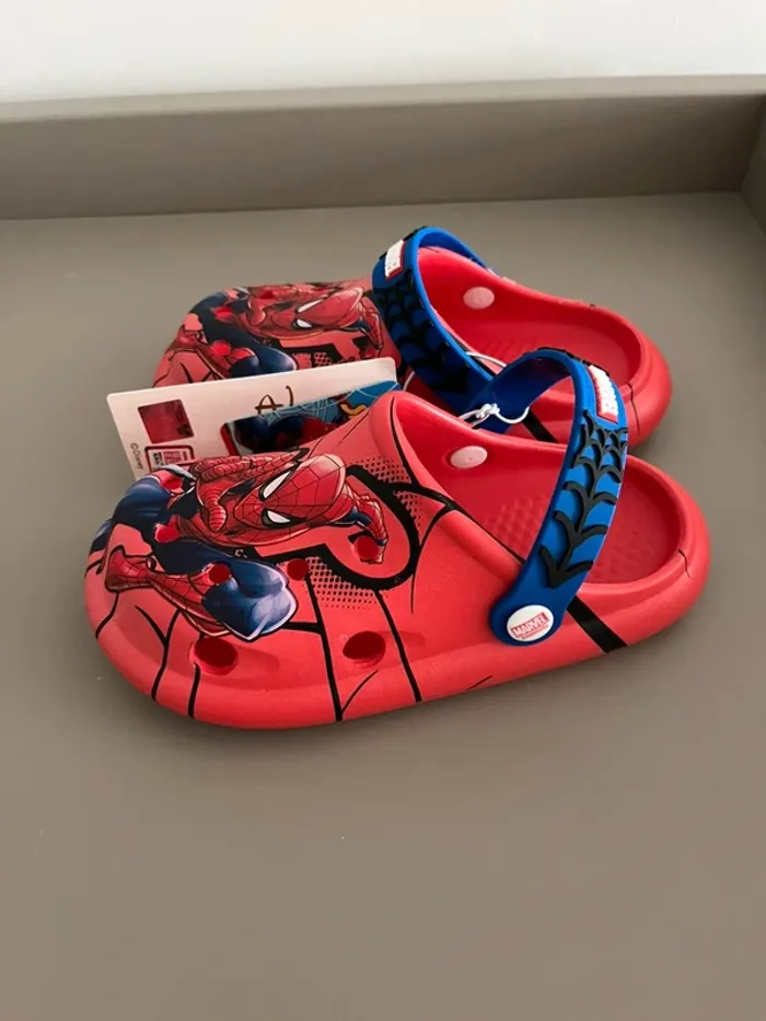 Claquettes Spiderman pointure 27 - photo numéro 2