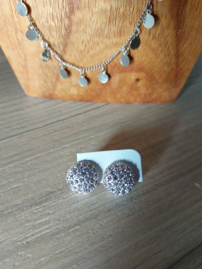 Neuf > boucles d'oreilles argentées > cristaux lilas/parme - photo numéro 4
