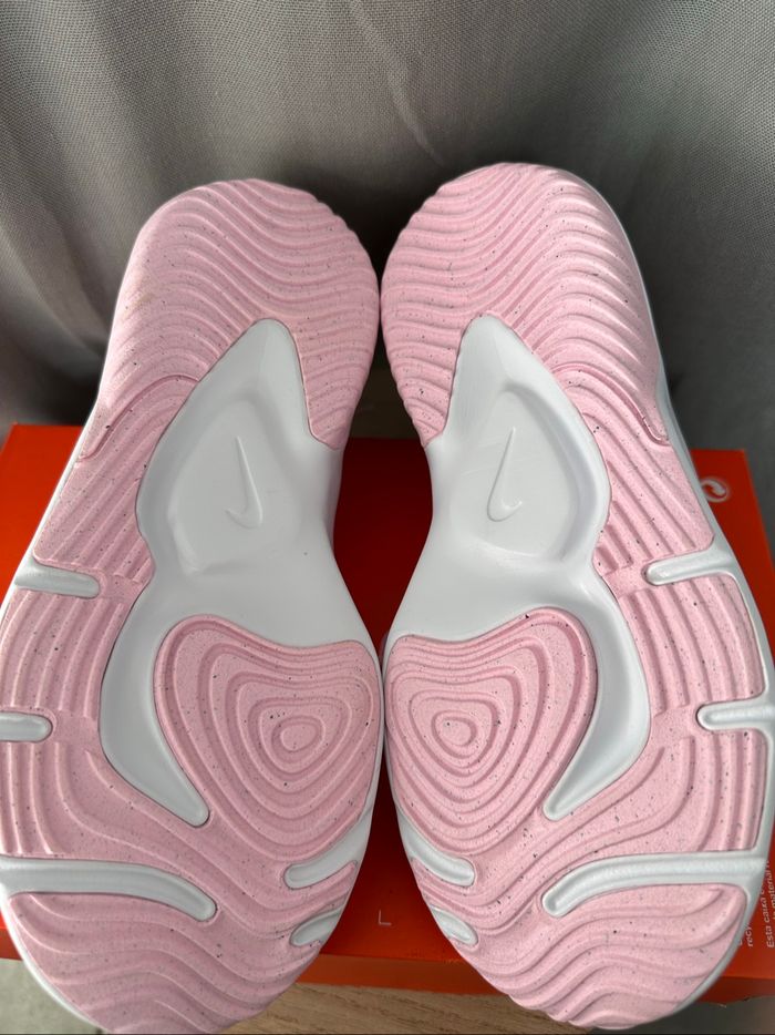 Nike Legend Essential 3nn - Taille 39 - neuve dans leur boite - photo numéro 8