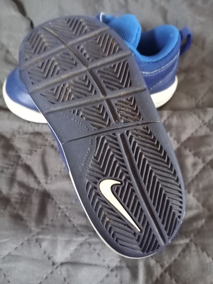 Baskets Nike pointure 25 - photo numéro 3