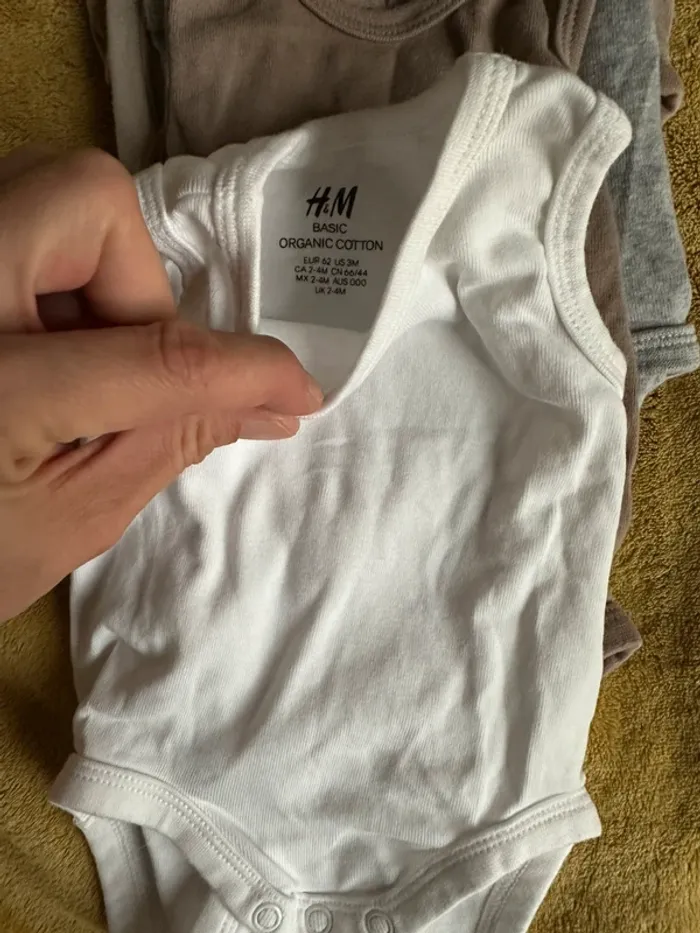 Lot de 5 bodies sans manches H&M 3 mois - photo numéro 2