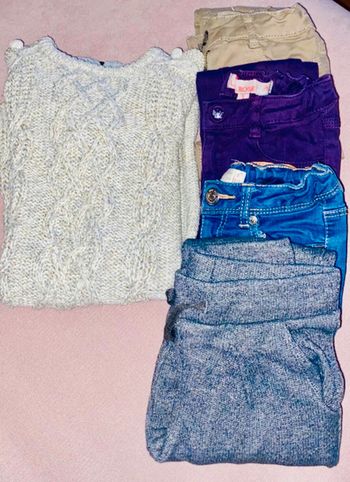 Lot 4 pantalon & 1 robe pull taille 5 ans