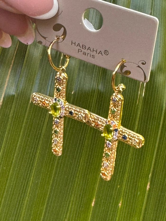 Boucles d’oreilles petites créoles grosse croix incrustées de cristaux habaha Paris - photo numéro 2