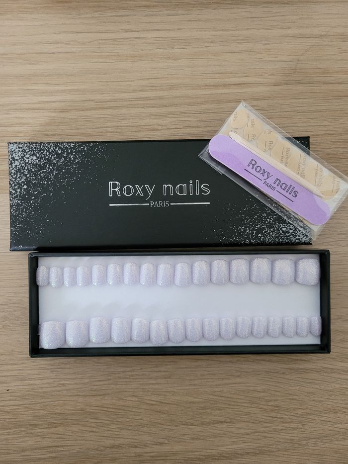 Lot de 5 boîtes de faux ongles Roxy Nails Paris – 4 neufs + 1 réutilisable - photo numéro 4