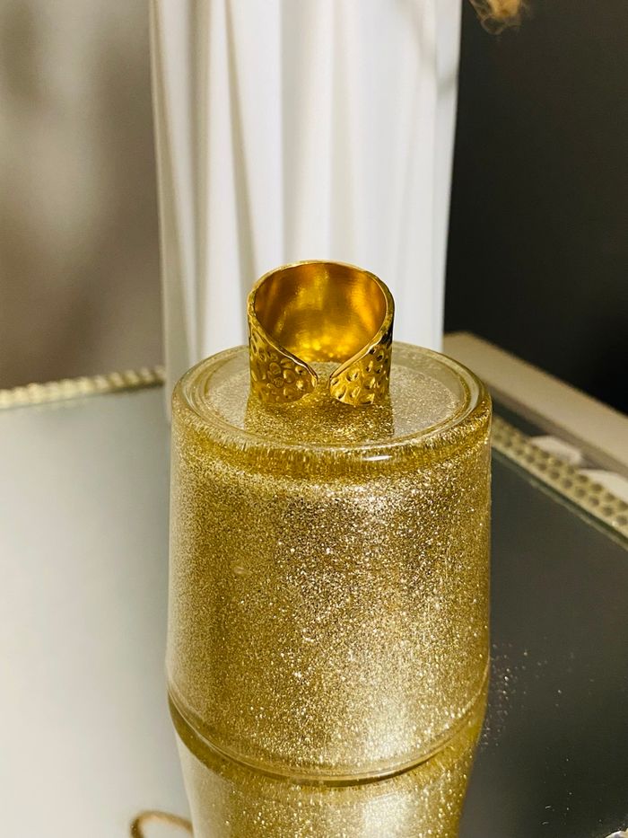 Bague épaisse martelée doré pierre nuage rose acier inoxydable - photo numéro 2