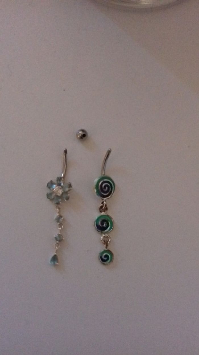 Lot de 2 piercing nombril.