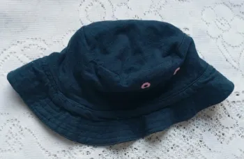 Bob pour bébé, bleu marine, Primark, en très bon état, taille 0/3 mois