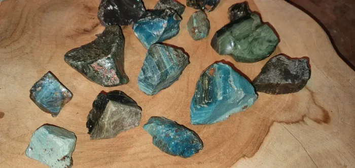 Morceaux de verre fondu vert – résidu ancien de forge – curiosité minérale - photo numéro 3