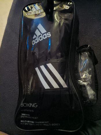 Pack multi boxe neuf gant ruban et dentier adidas