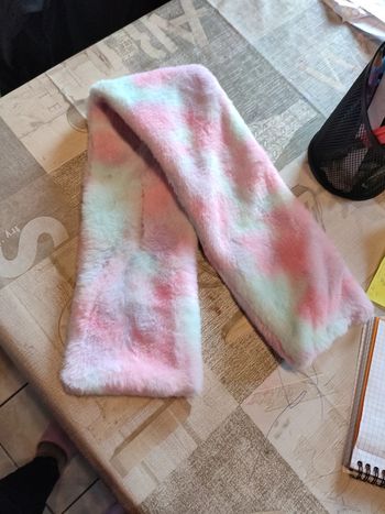 Écharpe multicolore toute douce avec ouverture pour attacher