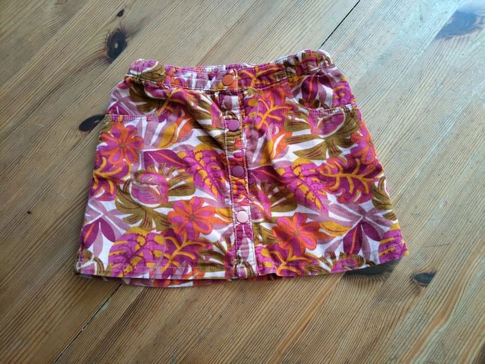 Lot 5 jupes et 1 short