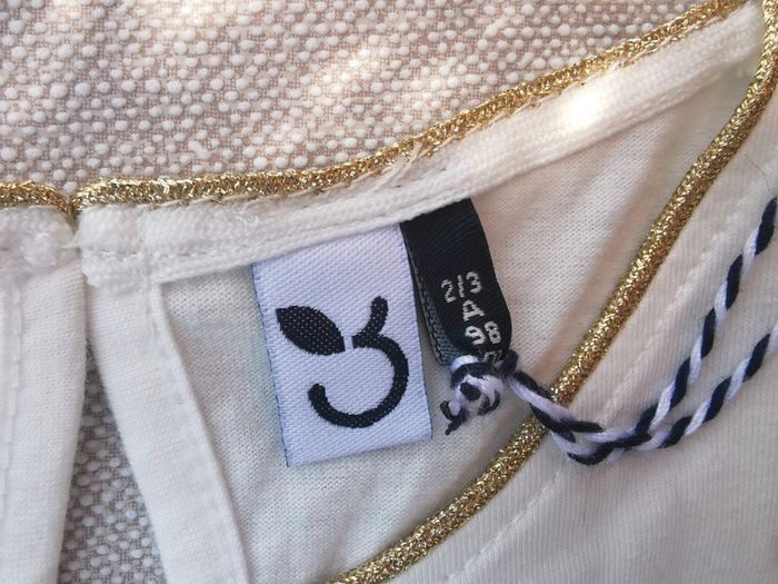 🌼Tee-shirt NEUF 3 Pommes 2/3 ans – doré, poétique et manches festonnées neuf étiqueté🇫🇷 - photo numéro 2