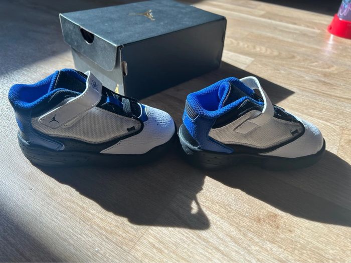 Chaussure Jordan taille 25 - photo numéro 7
