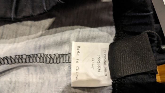Legging court noir bas fleur taille S jamais porté - photo numéro 6