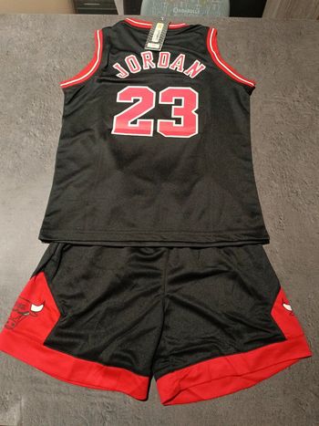 Tenue NBA Chicago Bulls Michael Jordan noir t.26