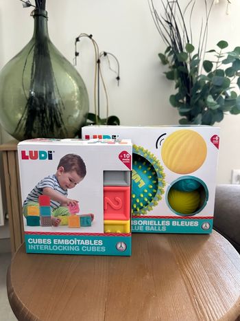 Jouets d’éveil bébé LUDI (cubes + balles sensorielles)