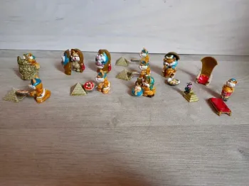 Lot de 10 figurines kinder surprise