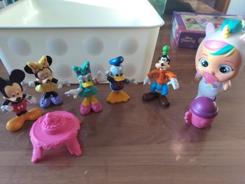 Figurines Disney et cry Baby