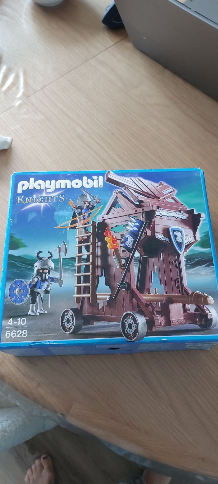La tour d attaque des Chevaliers playmobil