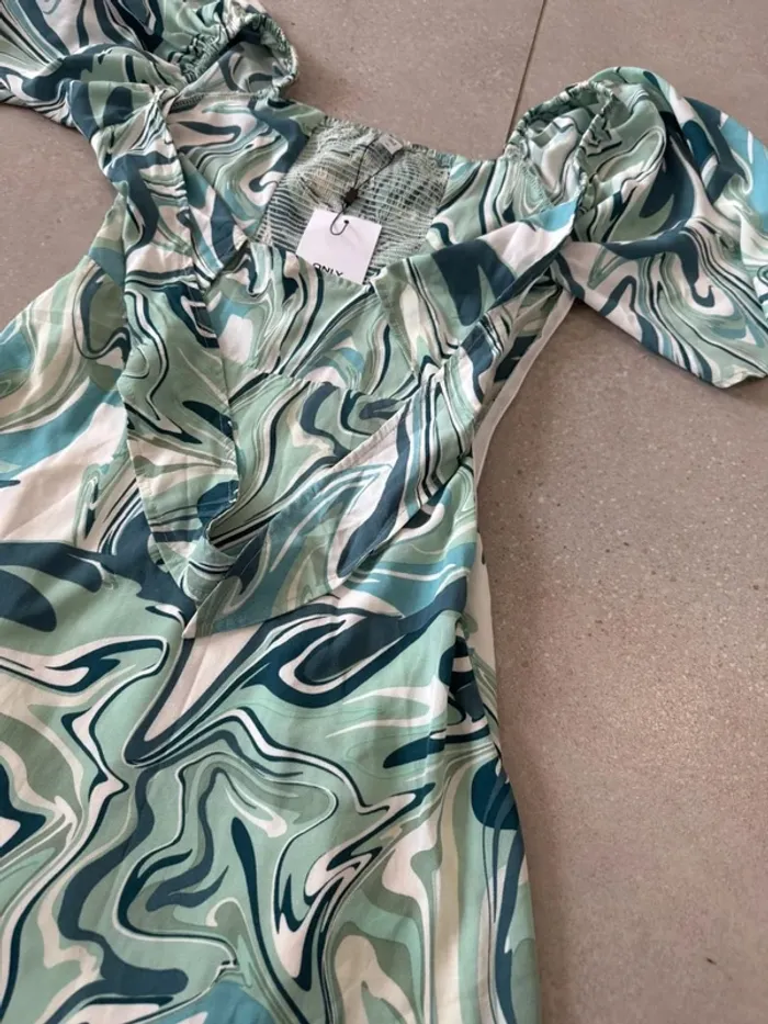 Robe verte et bleue Only, taille XS, neuve, valeur 40€ 70cm longueur - photo numéro 2