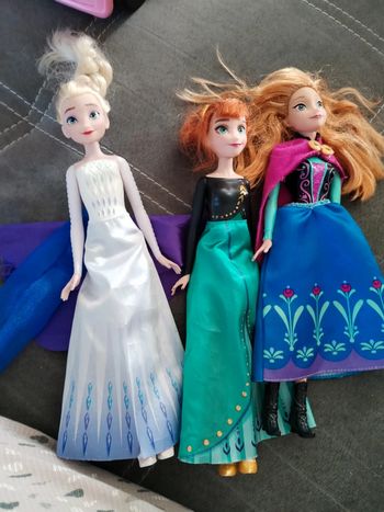 Lot de 6 Barbies et accessoires multiples