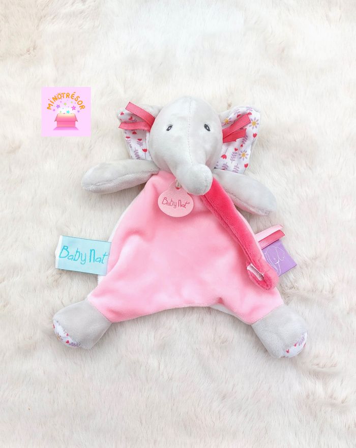Doudou plat éléphant gris rose Eglantine BABY NAT’ BN0515 fleurs attache sucette