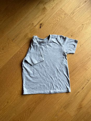 T-shirt gris taille 5/6ans