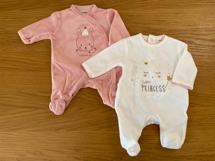 Kiabi Lot de 2 pyjamas Grenouillères rose/blanc Taille Naissance - photo numéro 5
