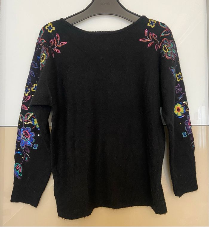 Pull noir à fleurs brodées S/M - photo numéro 3