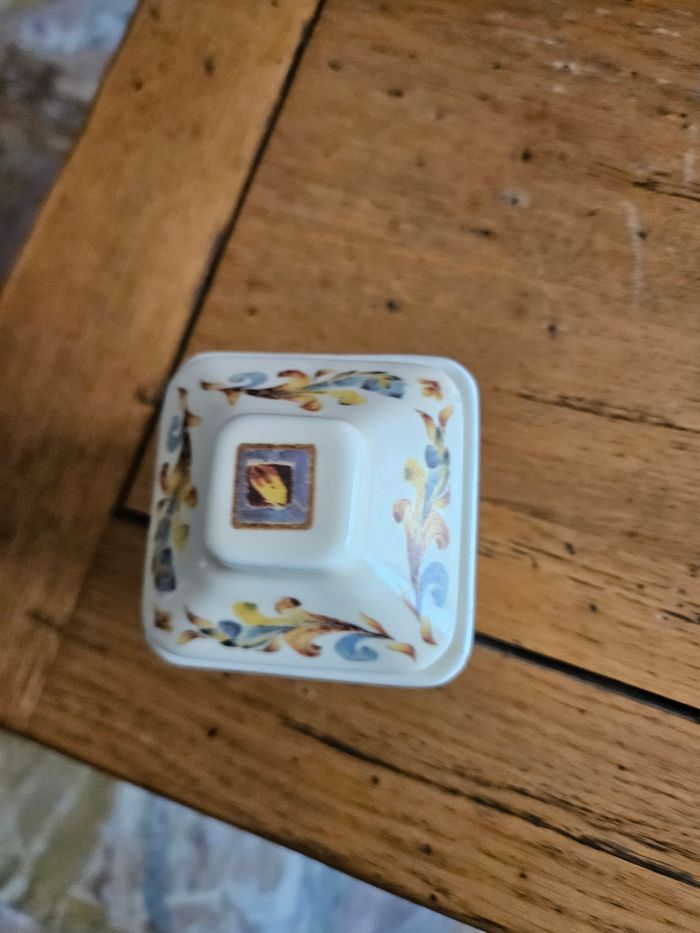 Petit pot ou bonbonnière vintage - photo numéro 2