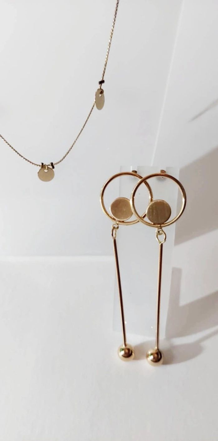 Ensemble boucles d'oreilles pendantes dorées et collier doré pampille - photo numéro 7