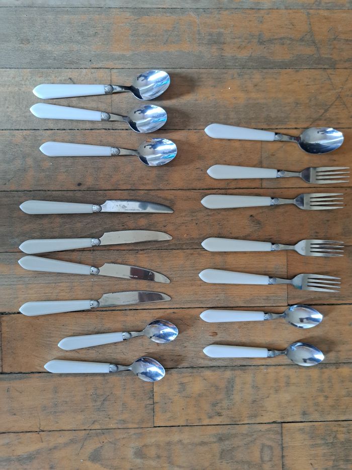 Lot de couverts blanc