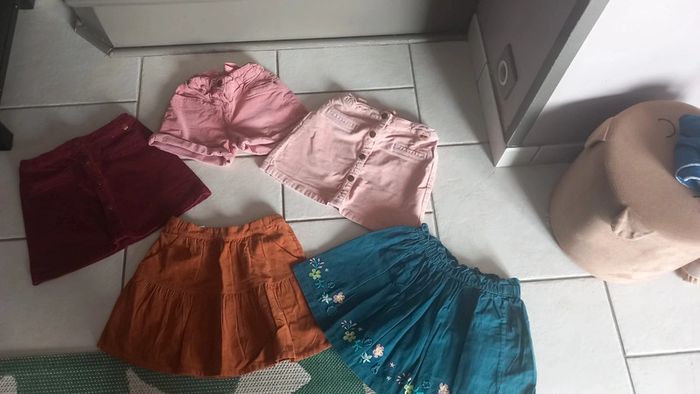 Lot de 5 bas fille 7 ans tbe hiver jupes shorts - photo numéro 7