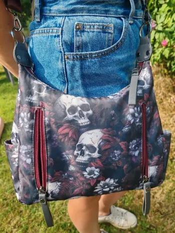 Sac à main gothique dark romance noir blanc bordeau crâne et fleurs