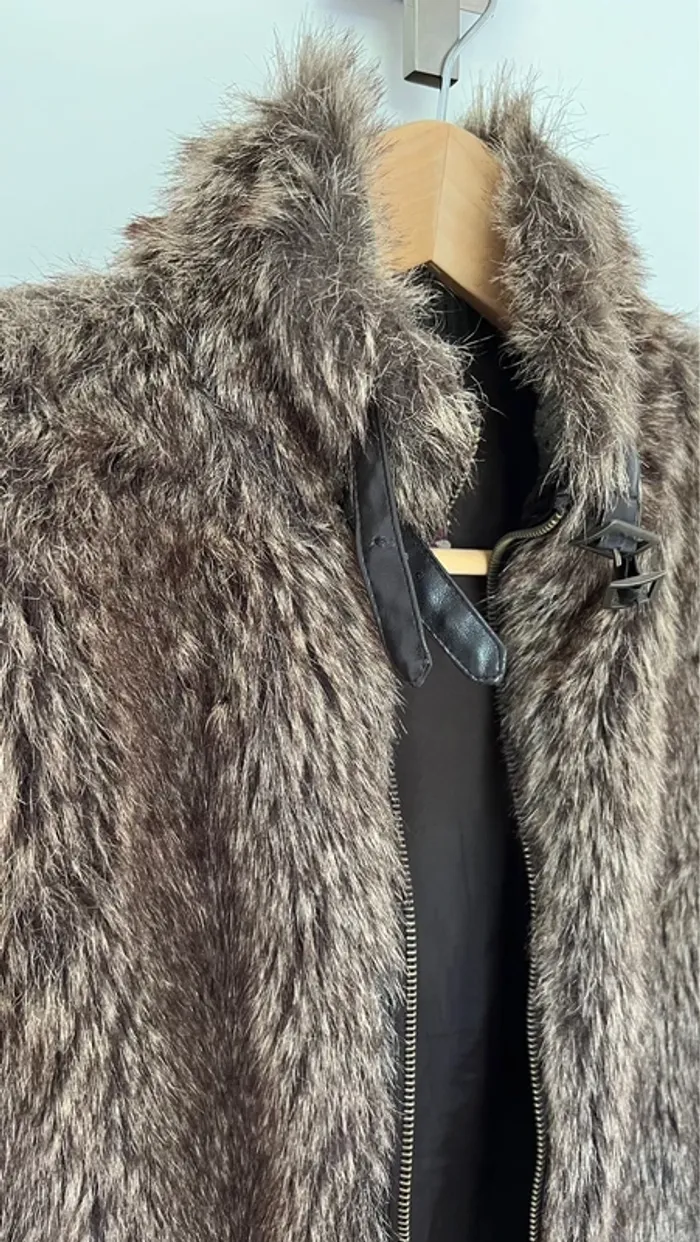 Veste sans manches fausse fourrure zippée devant - photo numéro 3