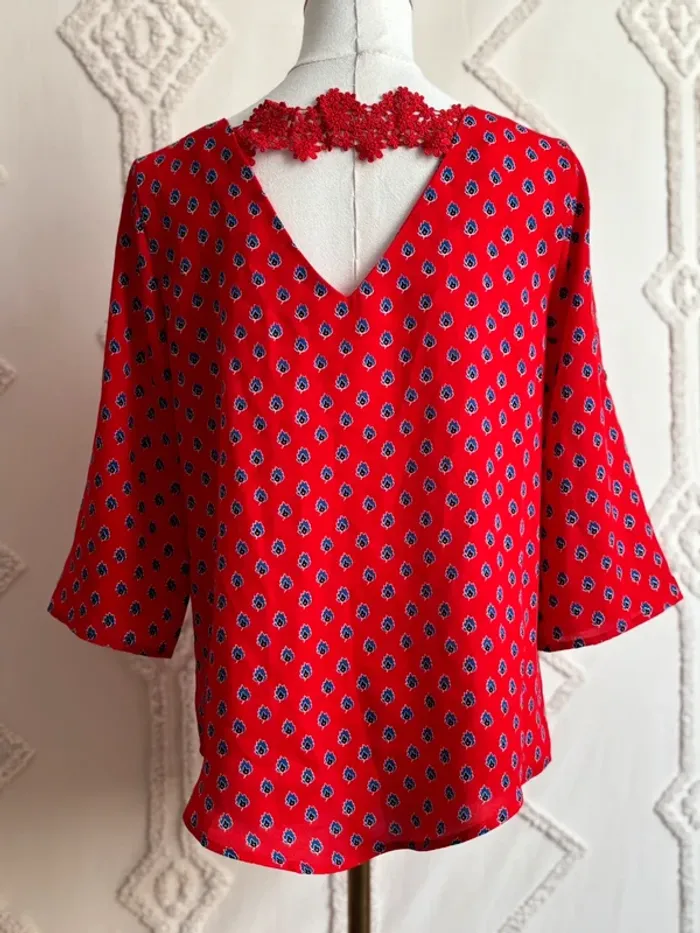 Blouse rouge imprimée bohème chic – col V devant et dos dentelle – Noémie & Co – taille S - photo numéro 4