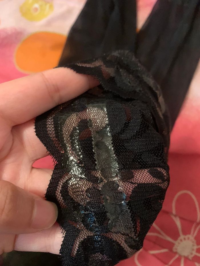 Une paire de bas noir - photo numéro 6