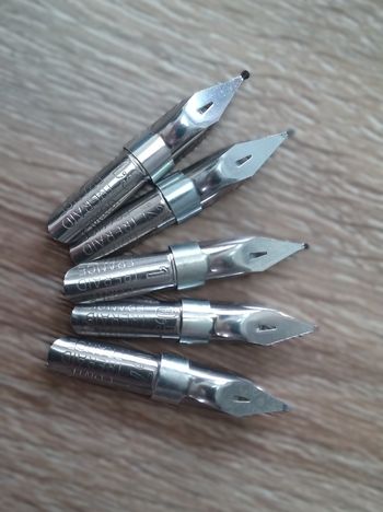 5 plumes métalliques Conté Treraid