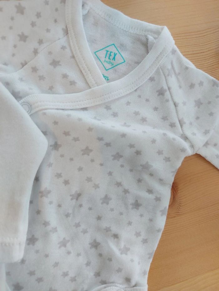 Lot bodies 0 mois - photo numéro 3