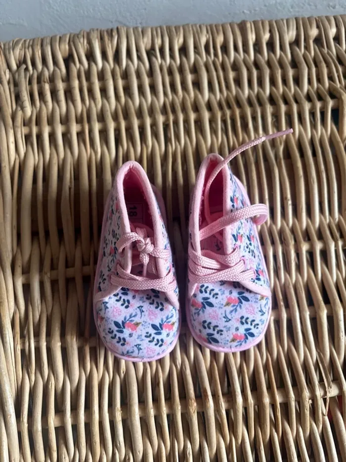 Pantoufle fille pointure 18 en très bon état - photo numéro 2