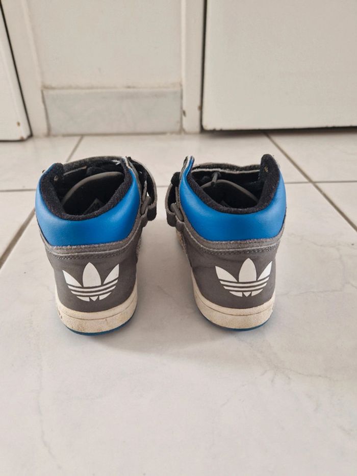 Baskets Adidas enfant taille 24 - photo numéro 4