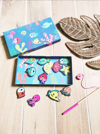 🎣Coffret Pêche à la ligne magnétique aimantée petits poissons en bois marque Djeco